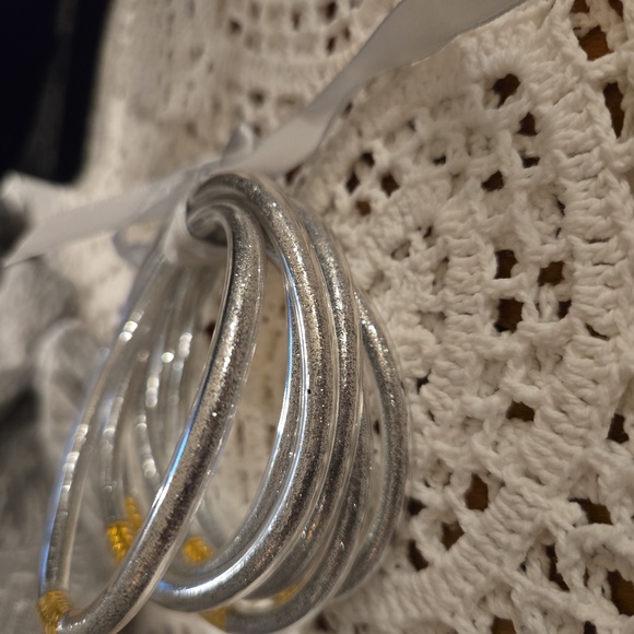 6 jelly silver tone and gold bracelets - Picture 2 of 2